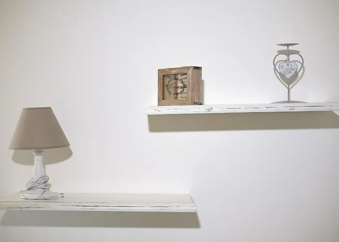 Luxury hotel only: Aquarius Inn