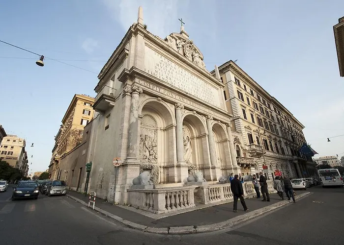 Luxury hotel only: Moses Fountain